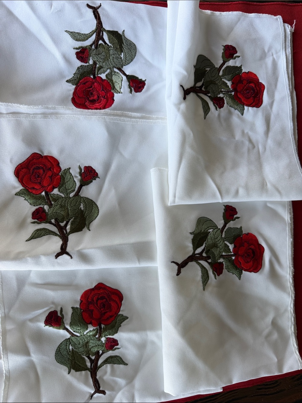 5 pieces White Linens with Red Rose - Elegant Floral